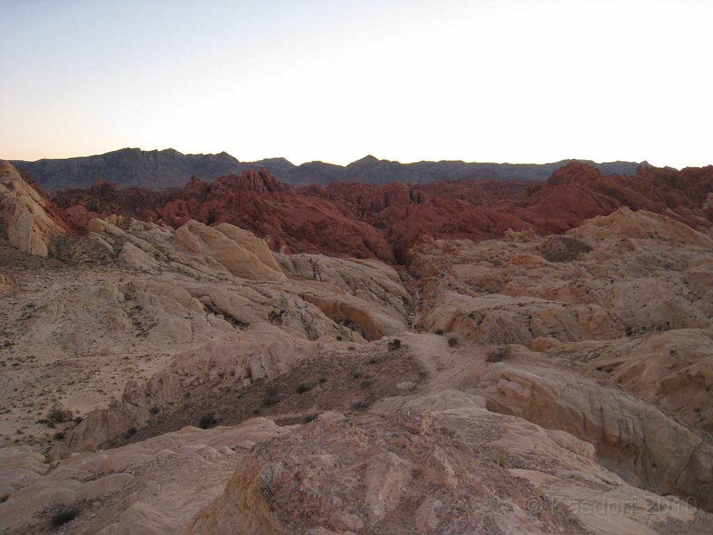 Las Vegas 2010 - Valley of Fire 1681.JPG - The 2010 Las Vegas Fire - Ice and Sweat Tour. Half Marathon, Red Rock Canyon, Mt. Charleston, Casinos, Valley of Fire.... and buffets!